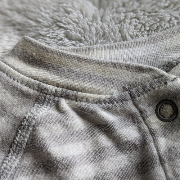 Bundle of Hanna Andersson Snap Sleepers, Striped and Kitten Print - Picture 5 of 5